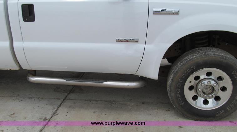 image for item E3929 2006 Ford F250 XLT Super Duty pickup truck