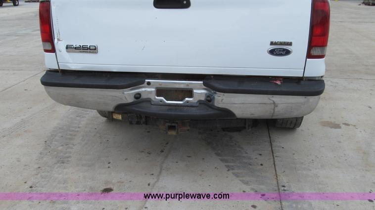 image for item E3929 2006 Ford F250 XLT Super Duty pickup truck