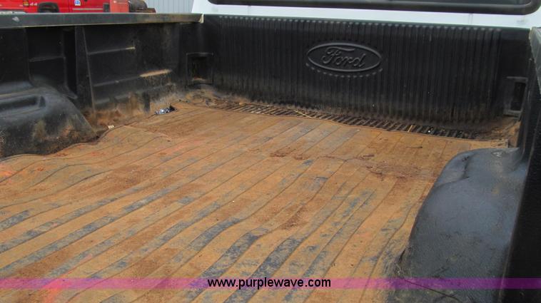 image for item E3929 2006 Ford F250 XLT Super Duty pickup truck