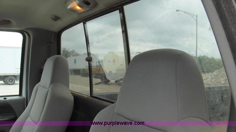 image for item E3929 2006 Ford F250 XLT Super Duty pickup truck
