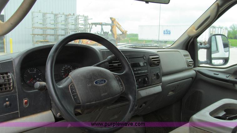 image for item E3929 2006 Ford F250 XLT Super Duty pickup truck