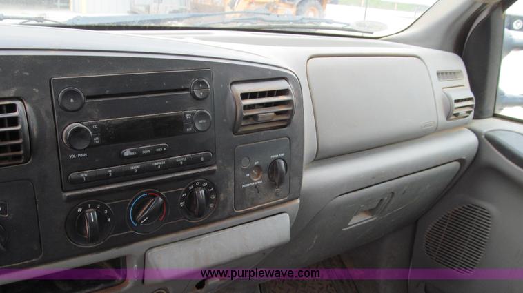 image for item E3929 2006 Ford F250 XLT Super Duty pickup truck