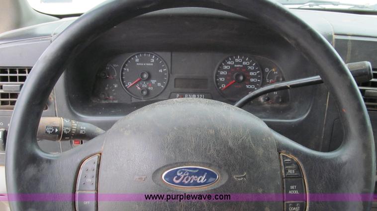 image for item E3929 2006 Ford F250 XLT Super Duty pickup truck