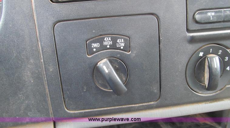 image for item E3929 2006 Ford F250 XLT Super Duty pickup truck