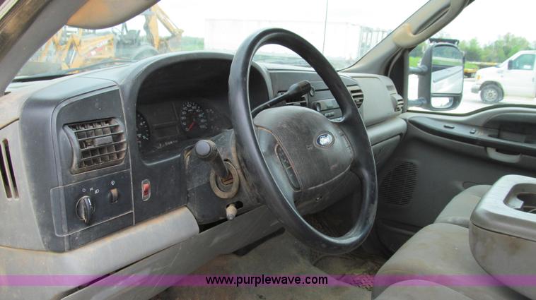 image for item E3929 2006 Ford F250 XLT Super Duty pickup truck