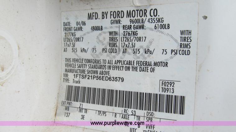 image for item E3929 2006 Ford F250 XLT Super Duty pickup truck