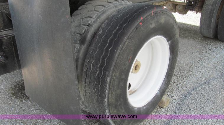 image for item E3952 1999 Wheeler Rock Star pup trailer