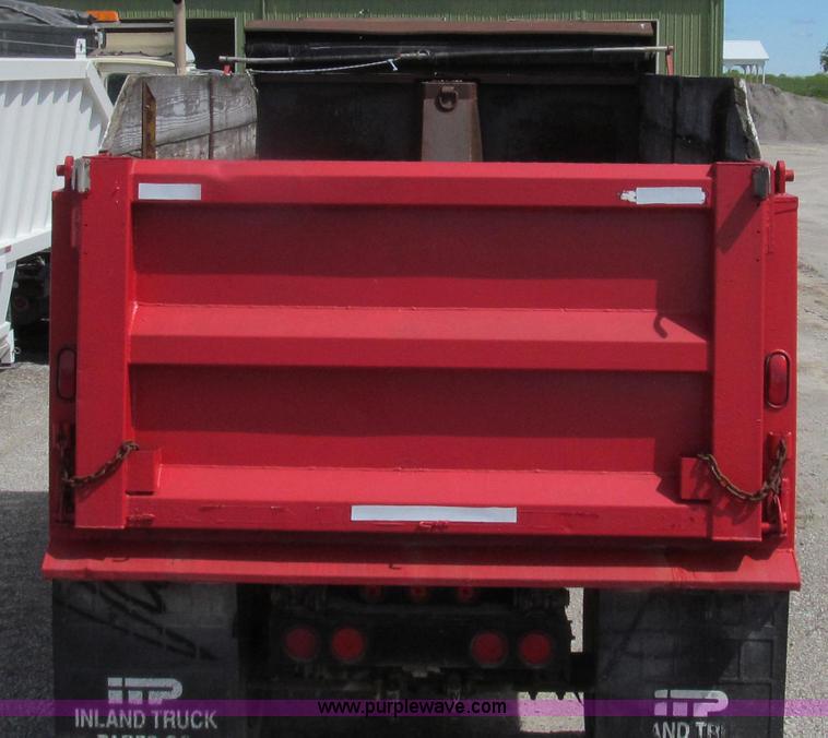 image for item E3952 1999 Wheeler Rock Star pup trailer