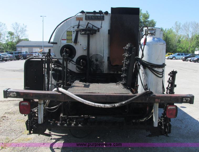 image for item E7241 1990 International 4900 oil distributor truck