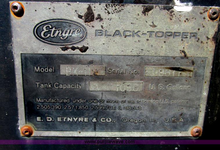 image for item E7241 1990 International 4900 oil distributor truck