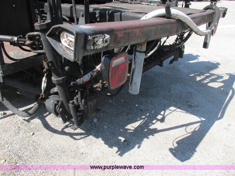 image for item E7241 1990 International 4900 oil distributor truck