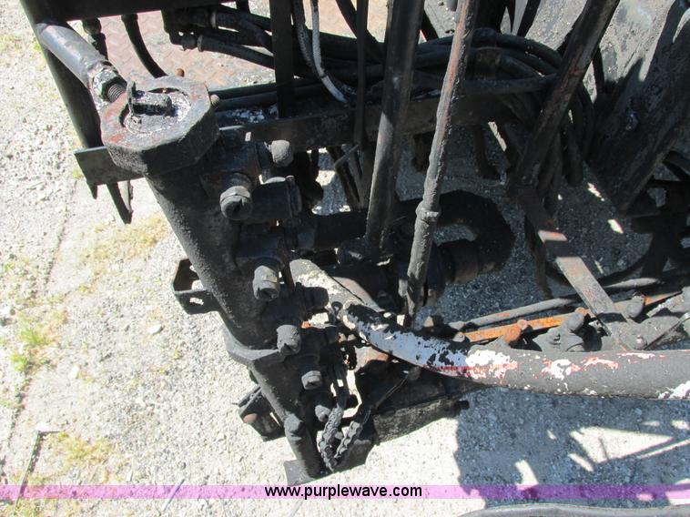 image for item E7241 1990 International 4900 oil distributor truck