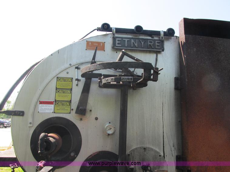 image for item E7241 1990 International 4900 oil distributor truck