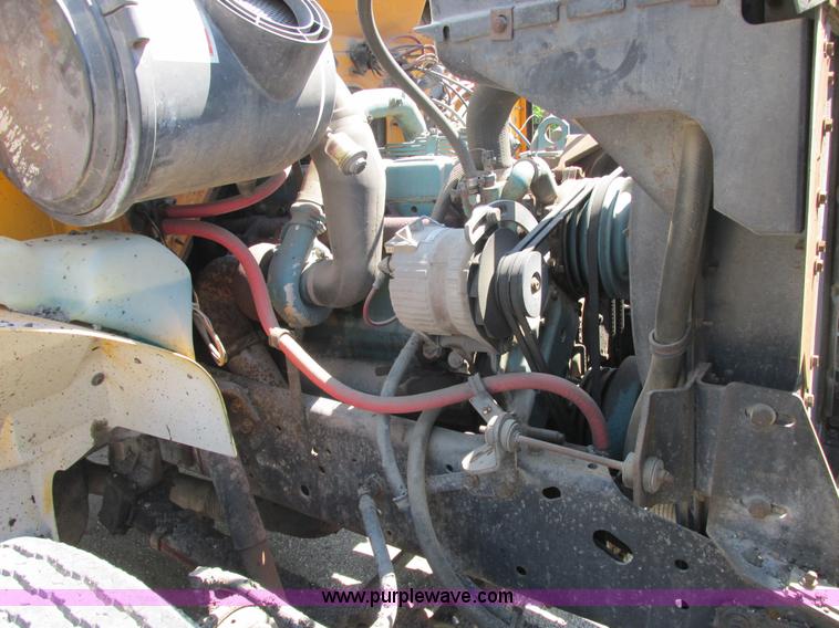 image for item E7241 1990 International 4900 oil distributor truck