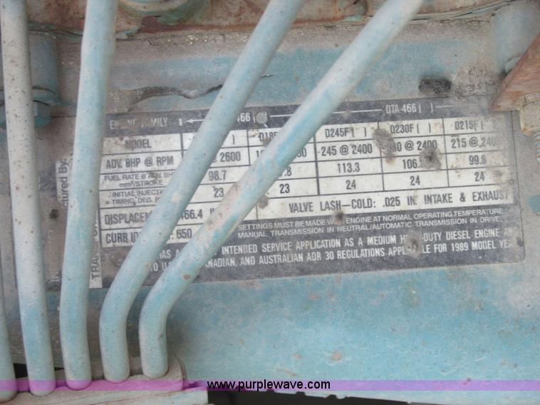 image for item E7241 1990 International 4900 oil distributor truck