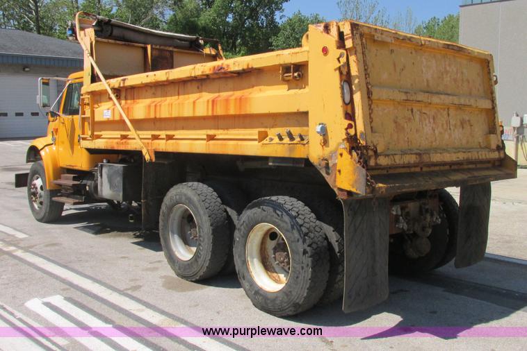 image for item E7242 1999 International 4900 dump truck