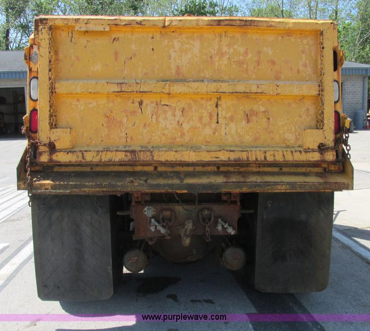 image for item E7242 1999 International 4900 dump truck