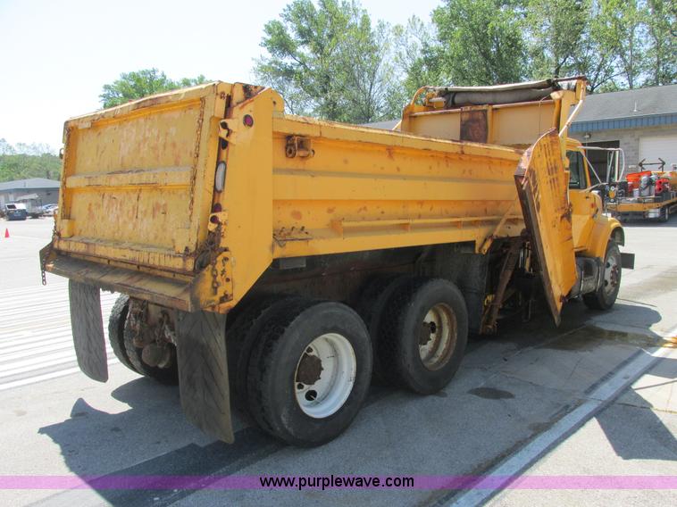 image for item E7242 1999 International 4900 dump truck