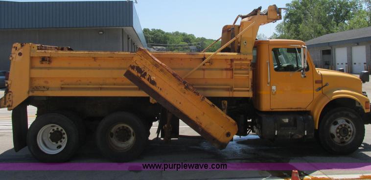 image for item E7242 1999 International 4900 dump truck
