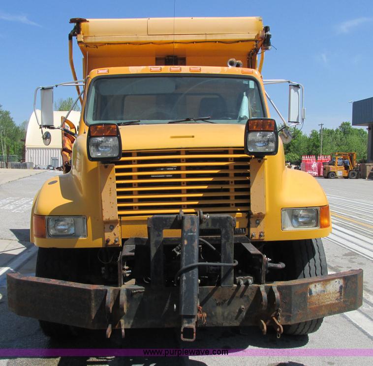 image for item E7242 1999 International 4900 dump truck