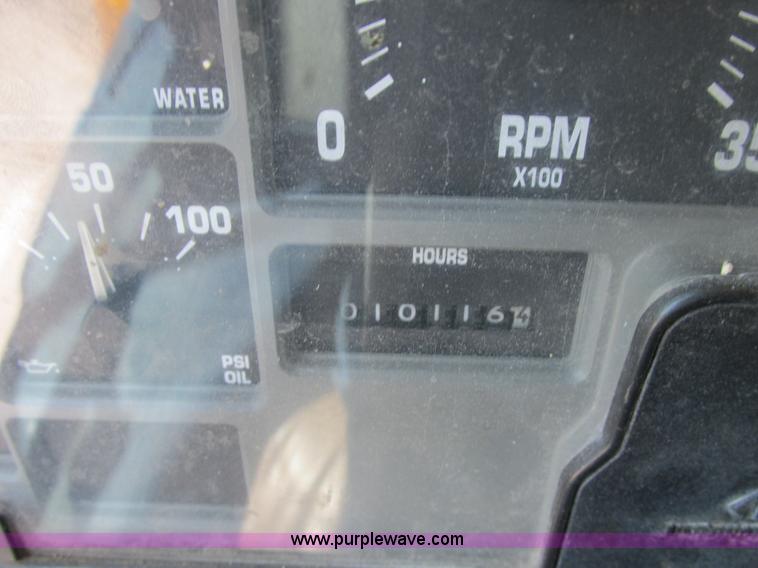 image for item E7242 1999 International 4900 dump truck