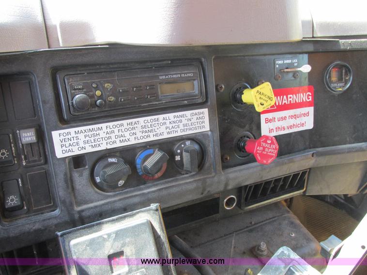 image for item E7242 1999 International 4900 dump truck