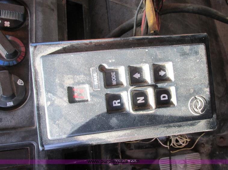 image for item E7242 1999 International 4900 dump truck