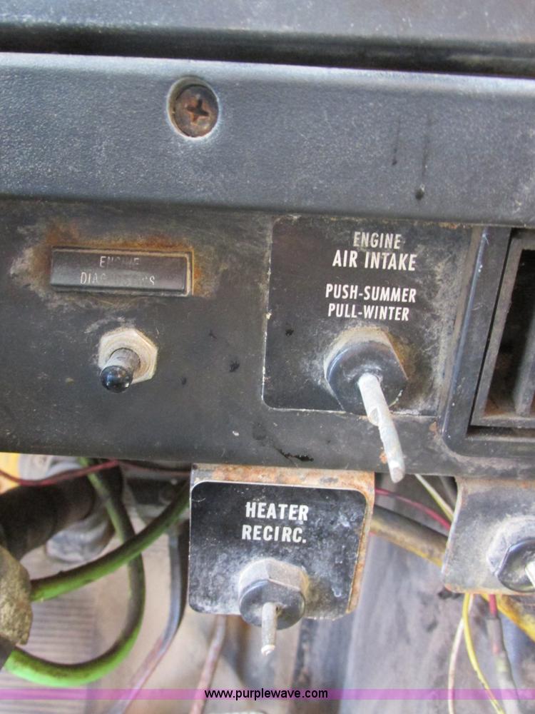 image for item E7242 1999 International 4900 dump truck