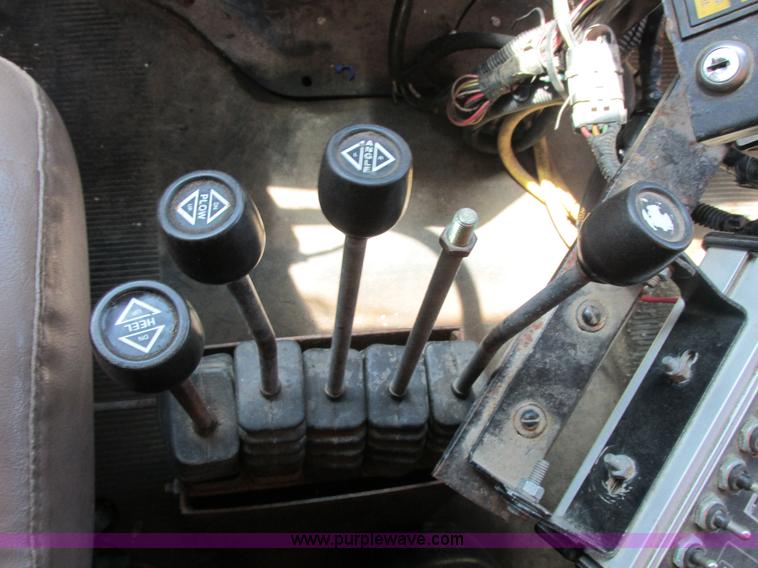 image for item E7242 1999 International 4900 dump truck