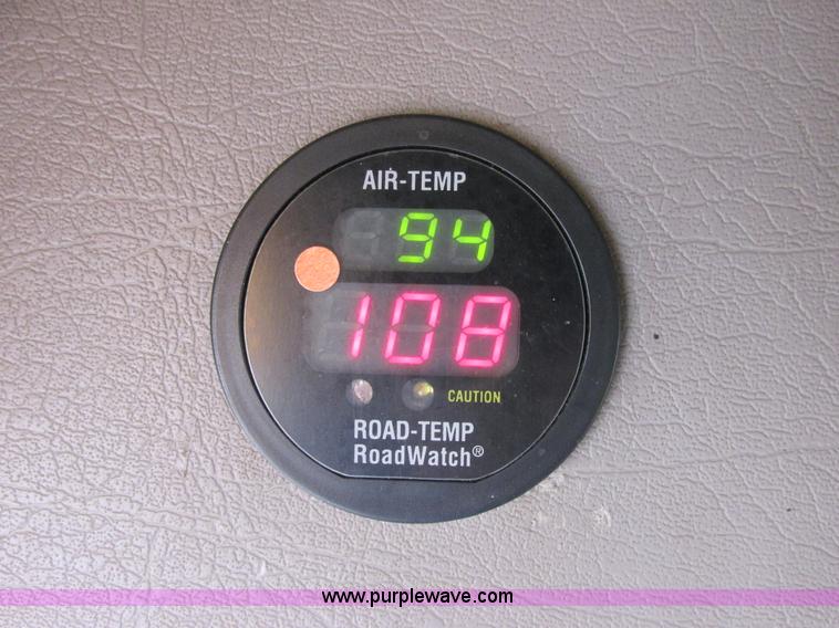 image for item E7242 1999 International 4900 dump truck