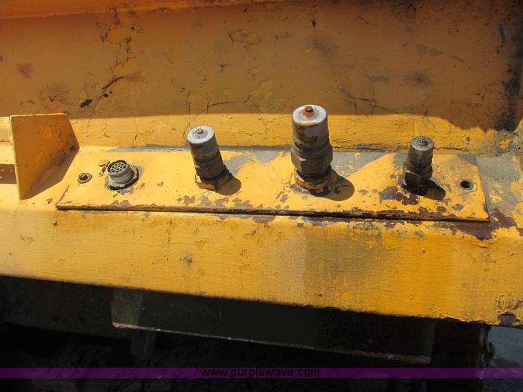 image for item E7242 1999 International 4900 dump truck