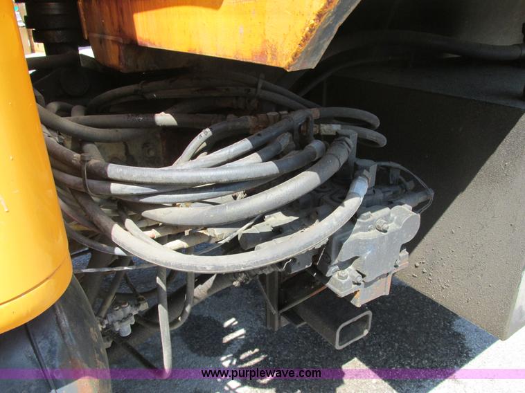 image for item E7242 1999 International 4900 dump truck