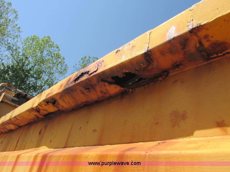 image for item E7242 1999 International 4900 dump truck