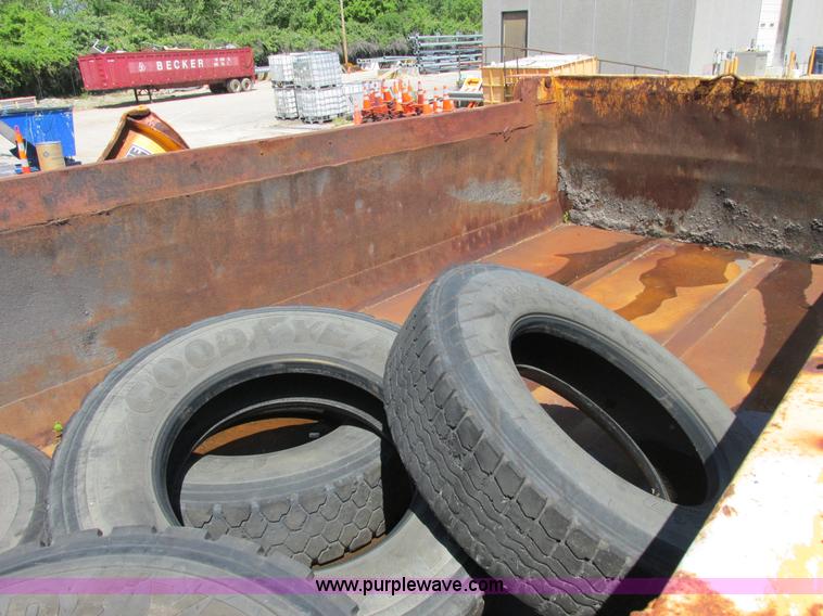 image for item E7242 1999 International 4900 dump truck