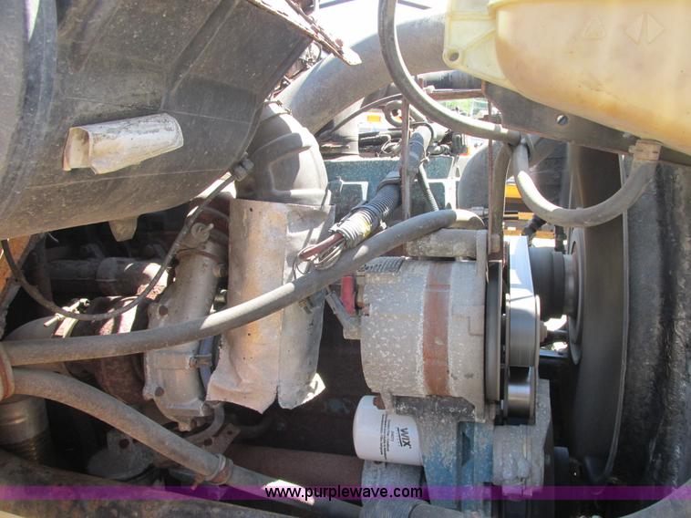 image for item E7242 1999 International 4900 dump truck