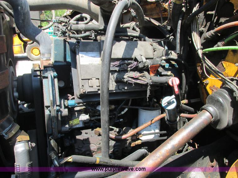 image for item E7242 1999 International 4900 dump truck