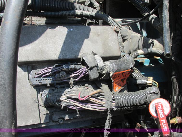 image for item E7242 1999 International 4900 dump truck