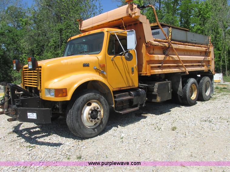 image for item E7243 1998 International 4900 dump truck