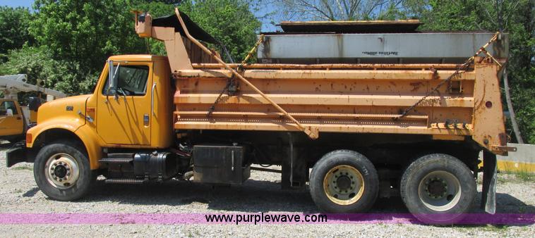 image for item E7243 1998 International 4900 dump truck