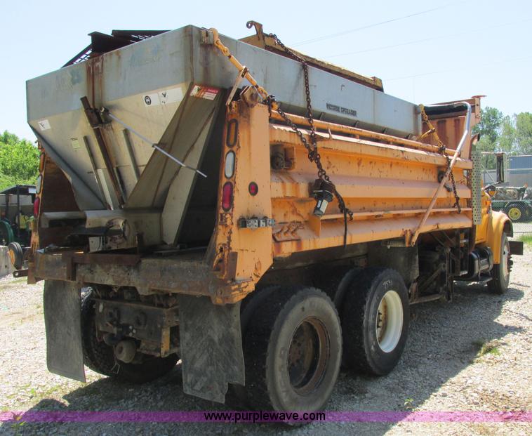 image for item E7243 1998 International 4900 dump truck