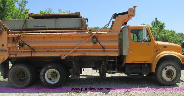 image for item E7243 1998 International 4900 dump truck