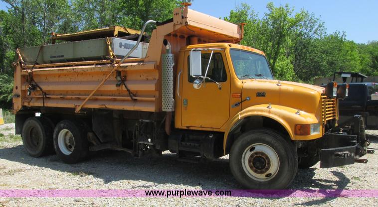 image for item E7243 1998 International 4900 dump truck