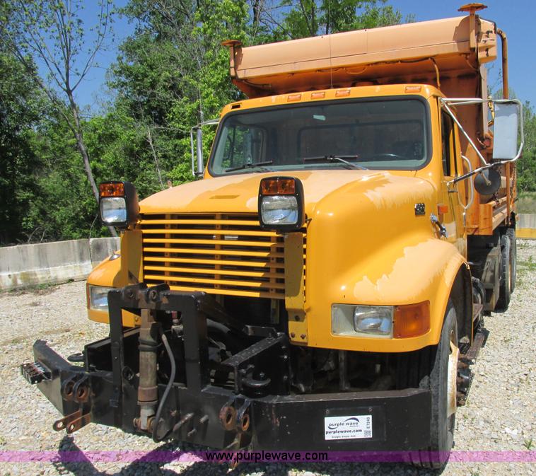 image for item E7243 1998 International 4900 dump truck