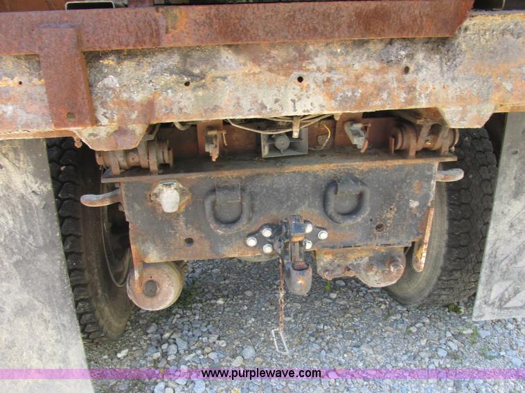 image for item E7243 1998 International 4900 dump truck