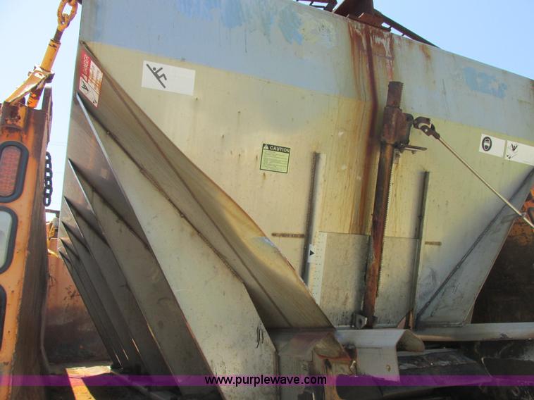 image for item E7243 1998 International 4900 dump truck