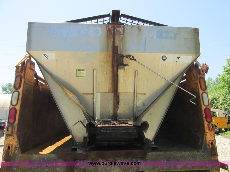 image for item E7243 1998 International 4900 dump truck