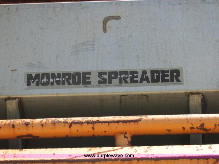 image for item E7243 1998 International 4900 dump truck