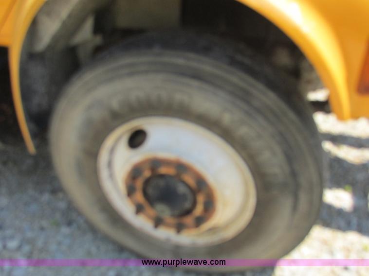 image for item E7243 1998 International 4900 dump truck