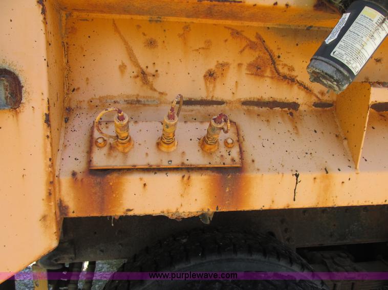 image for item E7243 1998 International 4900 dump truck