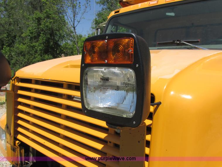 image for item E7243 1998 International 4900 dump truck